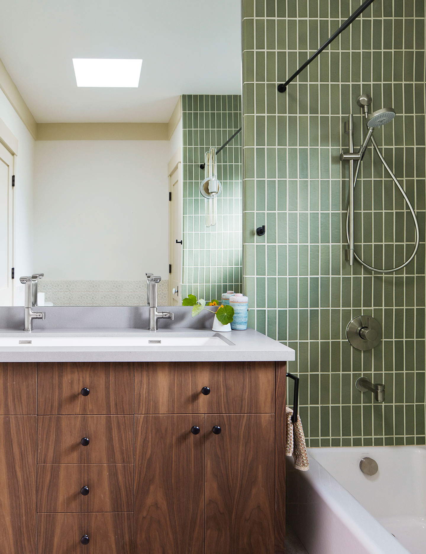 LKL-Anamor_Kids-Bath-01_Photography-by-Brad-Knipstein - Landed ...
