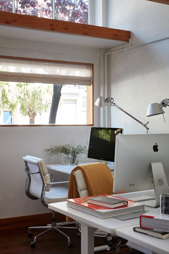 Simple creative interior design approach for an office space