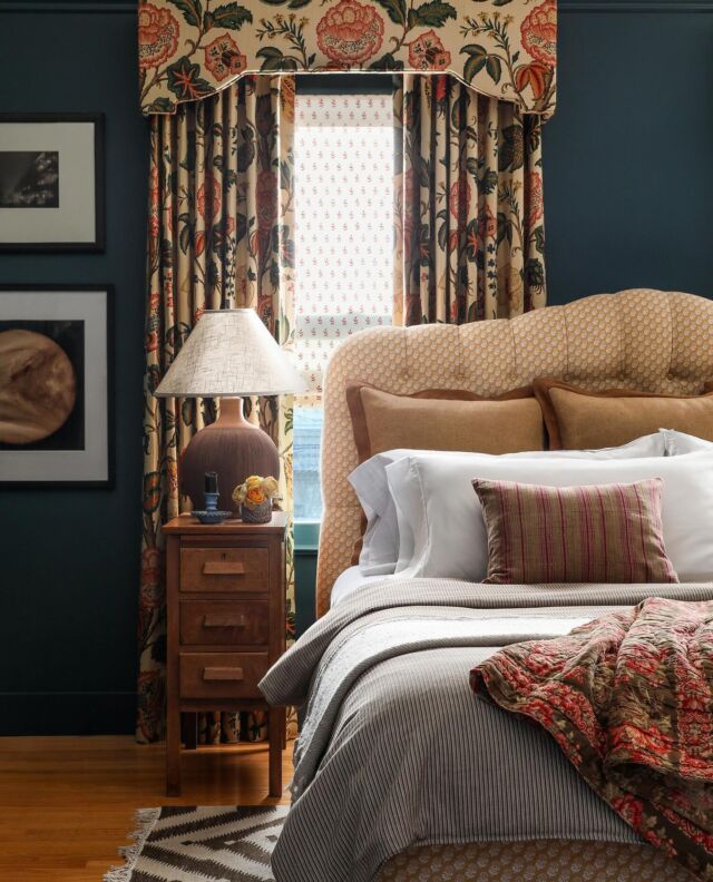 reactivating the feed with some of our older but still great projects as we prepare for a slew of new photos and content, finally! you’ll see some sneak peeks in Stories later today 👀

bedroom, layered with prints big and small, from the home of @morbydfascination, featured in @luxemagazine 

Interior design & architecture: @landedinteriors
Construction: SFG Construction
Photography: @haris.kenjar 
Styling: @cjisrad