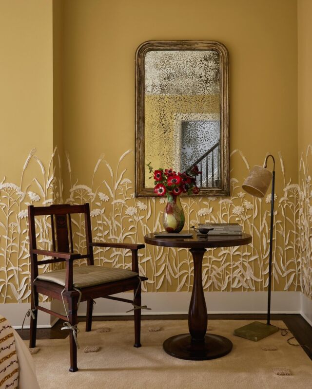 The @brooklynshowhouse is open through November 3. Come visit our Primary Bedroom to see this menagerie of wildflowers and some special pieces 💛

In this corner is a Glasgow-School Arts & Crafts chair with custom seat cushion by @franciscan_interiors in a @soanebritain fabric, French foxed mirror from the 1800s from @freaksny (go visit their newly opened Hudson shop!), table from @aerostudios, rug by @pattersonflynn1943, and floor lamp by studio favorite @adamotlewski. Accessories from @joannafrankdesignshop and @housesandparties and flowers by @katiekatbloom. 

Interior design: @landedinteriors
Project team: @kloythanomsup @rebeccamullerdesigns @tiffanymkim 
Photography: @brettwoodwould