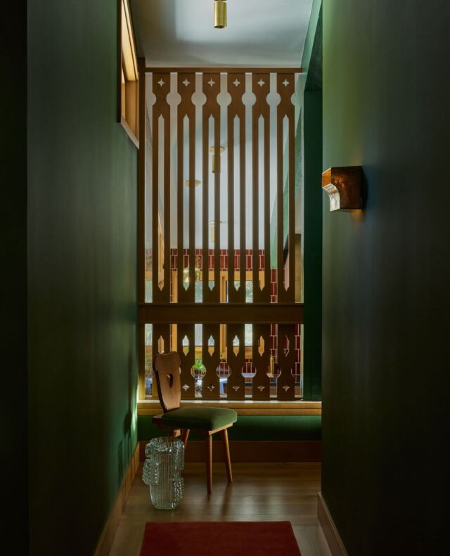⁠In our Alpine Meadows, Lake Tahoe project, the entry leads to a hallway that opens up to a split level living area. Our team designed a slatted system of wood partitions to both divide and tie together the multi-level spaces and hallways.⁠
⁠
Interior Architecture and Design: @landedinteriors #landedinteriors⁠
Project Team: Heather Menegat and @tiffanymkim⁠
Architecture & Engineering: @mwatruckee⁠
Construction: Casey Custom Builders⁠
Photography: @yoshihiromakino⁠
Publication: @elledecor⁠