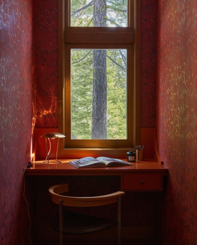 ⁠In a hall off the main bedroom of our Alpine Meadows, Lake Tahoe project, a nook is carved out for a small office. The walls are covered in paper with shimmering gold foil accents by @casamance_official. From our feature in @elledecor.
⁠
Interior Architecture and Design: @landedinteriors #landedinteriors⁠
Project Team: Heather Menegat and @tiffanymkim⁠
Architecture & Engineering: @mwatruckee⁠
Constructiob: Casey Custom Builders
Photography: @yoshihiromakino⁠
Publication: @elledecor⁠