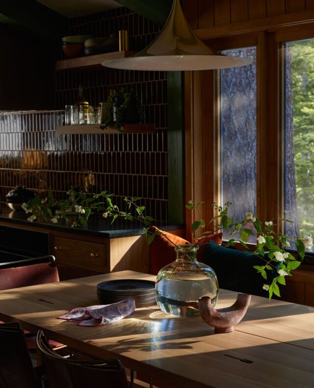A focus on dining: In our Alpine Meadows, Lake Tahoe project, we paired furnishings from some of our favorite makers, the Keyhole dining table by @fyrnstudio and leather Pullman chairs by @jimzivicdesign, with a built-in window seat and painting by @iamdrewbennett, to bookend this eat-in kitchen.⁠
⁠
Interior Architecture and Design: @landedinteriors #landedinteriors⁠
Project Team: Heather Menegat and @tiffanymkim⁠
Architecture & Engineering: @mwatruckee⁠
Construction: Casey Custom Builders⁠
Photography: @yoshihiromakino⁠
Publication: @elledecor⁠